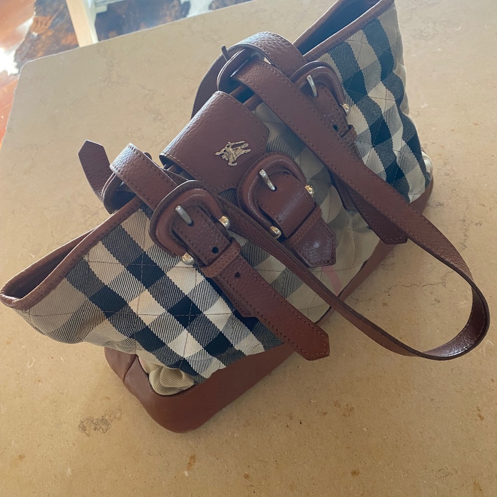 Burberry purse